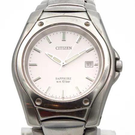 Teräsrannekello Citizen Marinaut Sapphire, W.R 10bar, quartz, ei käy, patteri loppunut, rannekkeessa käyttökulumaa, taulun Ø38mm, teräsrannekkeen pituus 200mm.