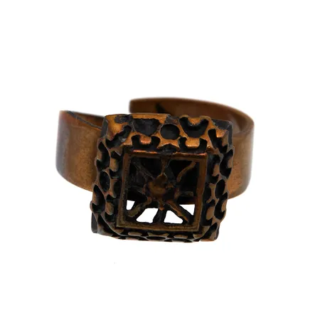 Sormus, Pentti Sarpaneva, runko hieman vääntynyt, koko muunneltavissa, pronssia