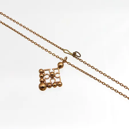 Pronssiriipus ketjulla, desing Kalevi Sara, ketjun pituus 6348cm, riipuksen korkeus 48mm