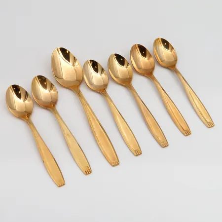 7 kahvilusikkaa, kullattua metallia, pituus 105-113mm