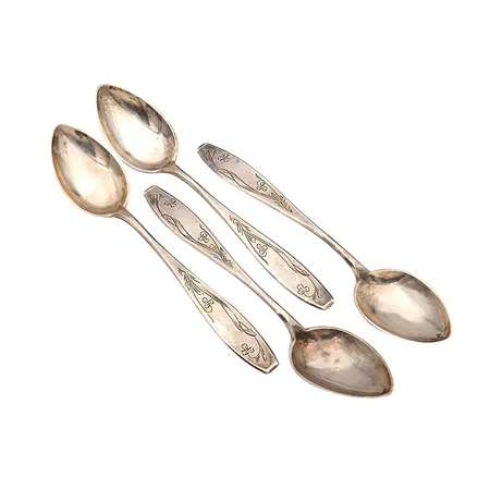 Neljä kahvilusikkaa, pituus 130mm, kaiverrettu, 813,  Paino: 44,9 g