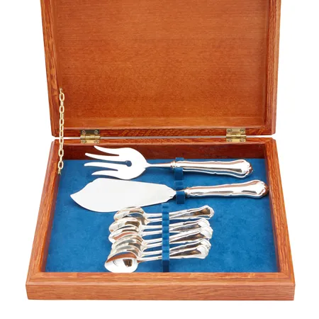 Kahdeksan kahvilusikkaa ja kakkuottimet Kultakeskus, Chippendale, 98,2g ja 115,7g, 830 ja 830br, puulaatikko