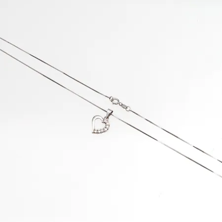 Kivikaulakoru, riipuksen korkeus 15mm, ketjun pituus 42cm, 585br valkokulta, Paino: 1,7 g