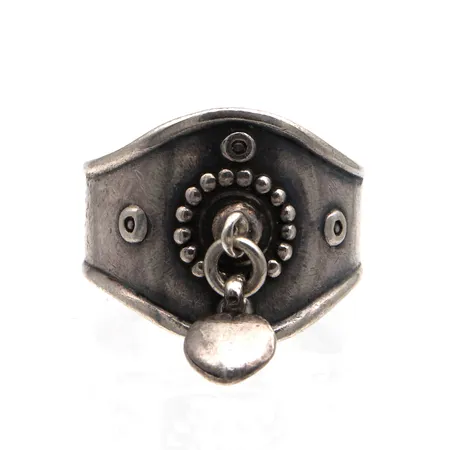 Sydänsormus, Kalevala Koru, koko 18, kaiverruksia, käytön jälkiä, 925,  Paino: 6,4 g