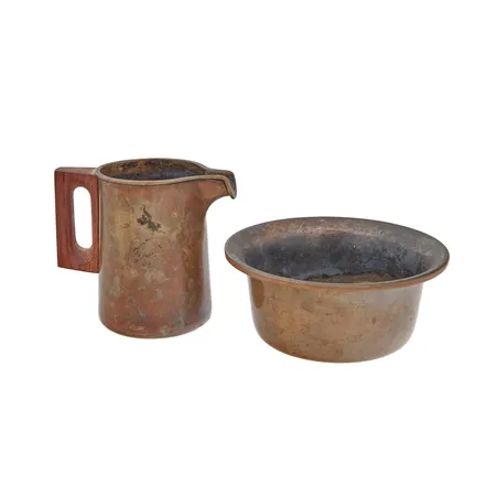 Kermakko ja sokerikko Kultakeskus, Tapio Wirkkala, korkeudet 35-60mm ja Ø 70-85mm, kaiverrettu, kuparia ja tiikkinen kädensija, ajan mukaista patinaa