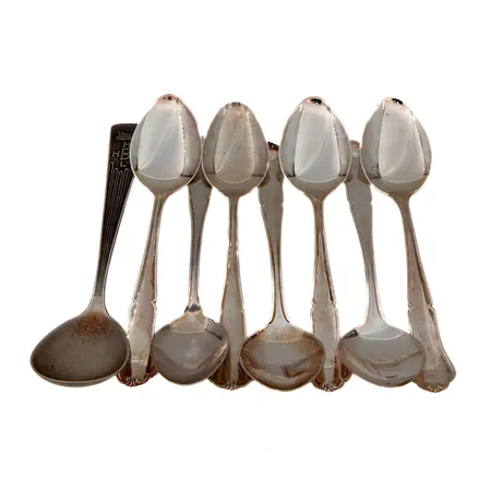 8 kahvilusikkaa, kaiverrettu, 813-830, Paino: 105,8 g