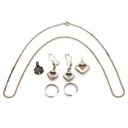 Kaulaketju, kahdet korvakorut ja kaksi riipusta, 925,  Paino: 10,4 g