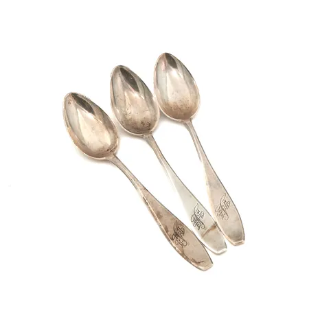 Kolme kahvilusikkaa, matta, kaiverrettuja, pituus 125mm, 813, Paino: 41 g