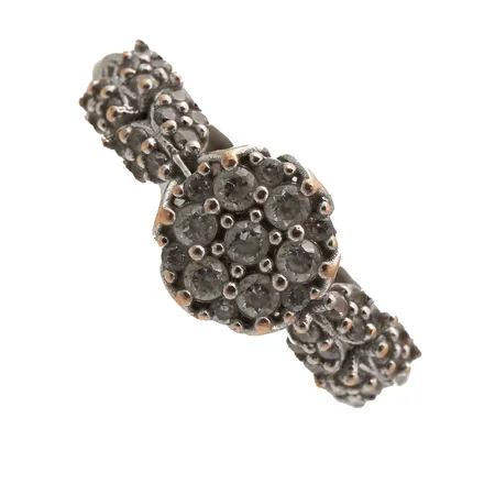 Kivisormus, koko 17, 750br valkokultaa,  Paino: 2,6 g