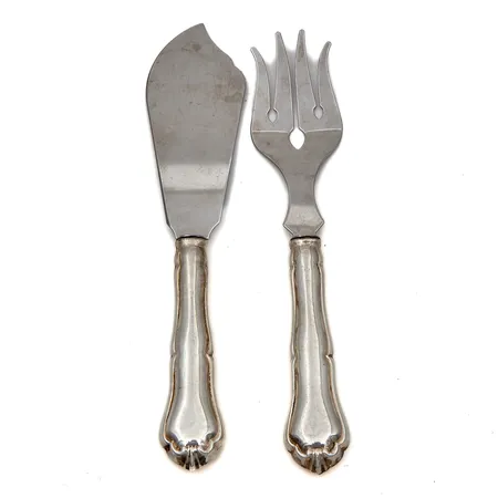 Kakkuhaarukka- ja veitsi, Chippendale, käytön jälkiä, pituus 215-225mm, 830br,  Paino: 120,7 g