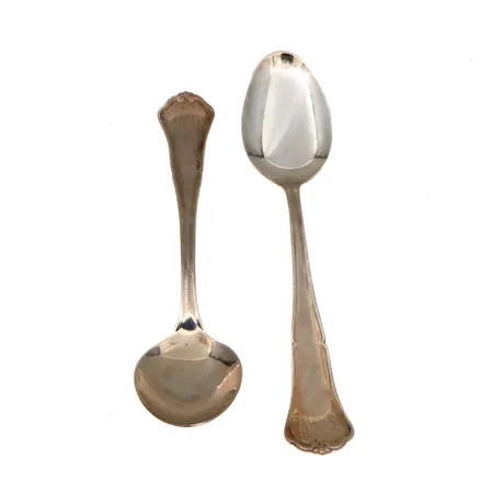 Kaksi kahvilusikkaa, kaiverrettu, Musla, pituus 115mm, 830, Paino: 25,1 g