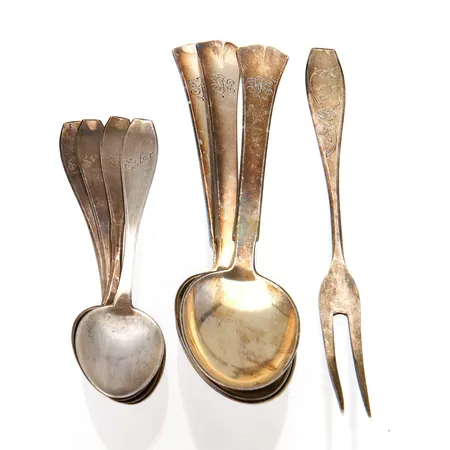 Kaiverrettuja tai viallisia ruokailuvälineitä, 813,  Paino: 174,1 g