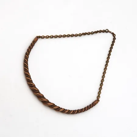 Kaulakoru, Kalevala Koru, Halikon Lampolan kierrekääty, pituus n.47cm, pronssi