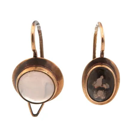 Kaksi kivikorvakorua, korkeus 17-18mm, 585br,  Paino: 1,8 g