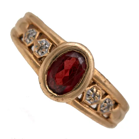 Kivisormus, kivissä pientä kulumaa, koko 15¾, 585br,  Paino: 1,9 g