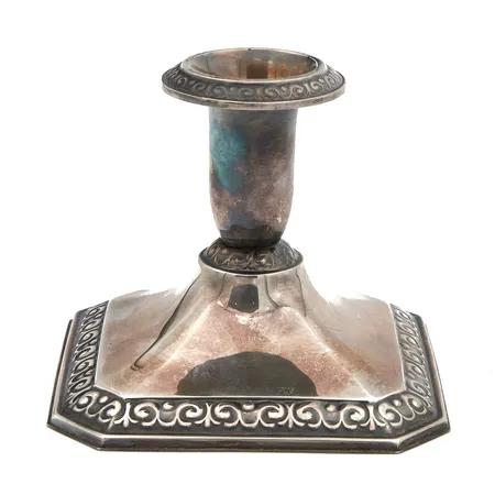 Kynttilänjalka, kaiverrettu, korkeus 73mm, 830br,  Paino: 96,6 g