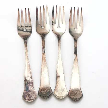 Neljä kakkuhaarukkaa, Chippendale, kaiverrettu, pituus 165mm, 830,  Paino: 128,9 g