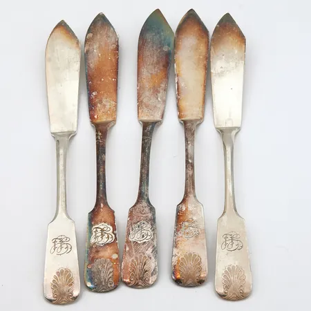 Viisi kalaveistä, Musla, kaiverrettu, pituus 200mm, 813h,  Paino: 229 g