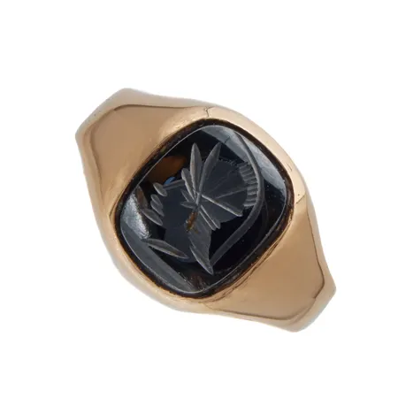 Kivisormus, kaiverrettu ja käytön jälkiä, koko 20½, 585br,  Paino: 4,9 g