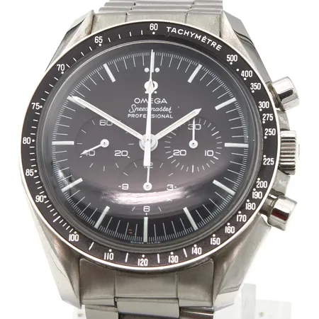 Teräsrannekello Omega Speedmaster, manuaalinen, caliber 321, S:N 26078792, Swiss Made, rungon Ø43.5mm, kaksi nahkaranneketta, yksi perhoslukko, teräsrannekkeen pituus 200mm,  kaksi matkakoteloa, huoltotodistus v.2013
