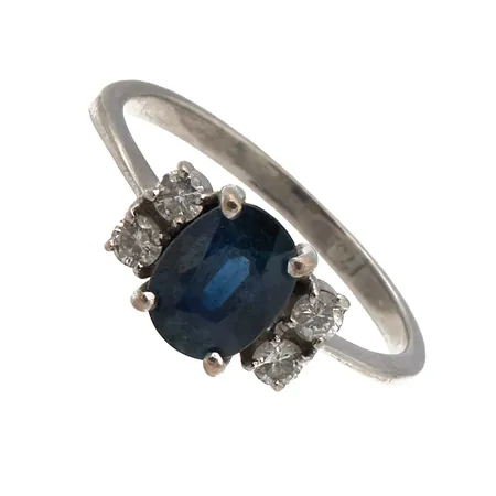 Kivisormus timanteilla 4xn.0.03ct, koko 16½, 750br valkokulta, Paino: 2,5 g