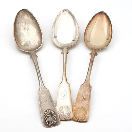 Kolme ruokalusikkaa, Musla, kaiverrettu, käytön jälkiä, pituus 200mm, 813h,  Paino: 148,4 g