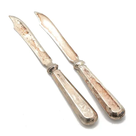 Kaksi hedelmäveistä, Musla, kaiverrettu, pituus 165mm, 813br,  Paino: 51,9 g