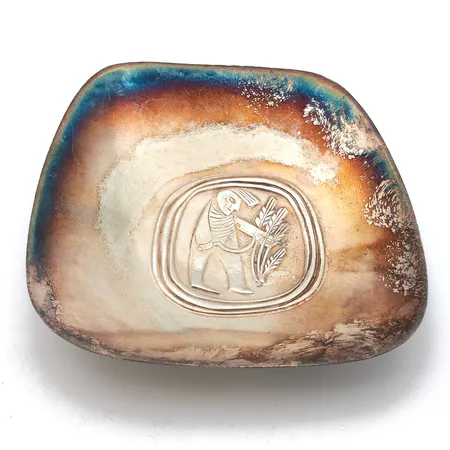 Hopeinne astia, kaiverrettu, mitat 125x120mm, 813h,  Paino: 95,3 g