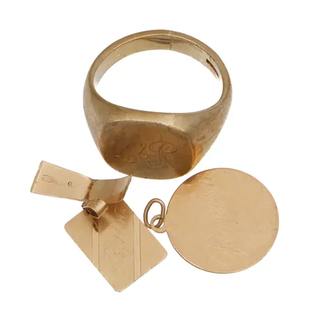 Kultakoruja, osa viallisia, 585,  Paino: 13,4 g