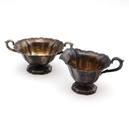 Sokerikko ja kermakko, korkeus 70-75mm, kaiverrettuja, 813, Paino: 155,6 g