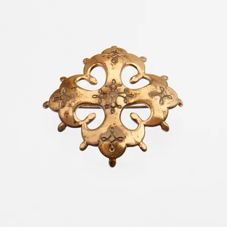 Rintakoru, Rajakarjalan risti, Kalevala Koru, Ø 35mm, pronssia.