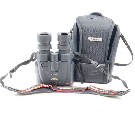 Kiikarit Canon Image Stabilizer 10x42L IS WP, vesitiiviit, vasemman linssin yläkulmassa todella pieni naarmu, alkuperäinen suojakotelo.