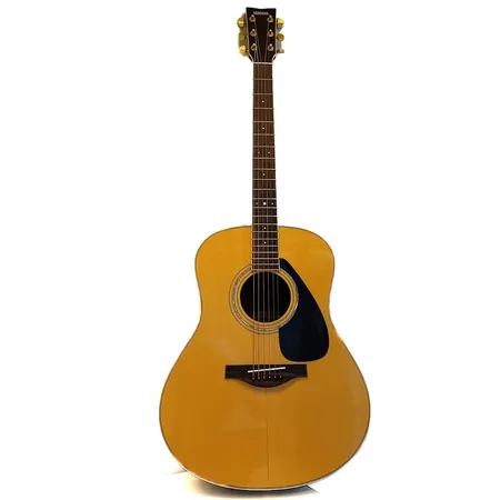 Akustinen kitara, Yamaha, LL16, kannessa keskellä halkeama, made in China, kova kantolaukku, Ei lähetetä.