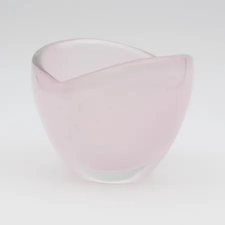 Maljakko. Hauen leuat 3111, signeerattu K. Franck Iittala, korkeus 85mm, pohjassa pientä kulumaa.