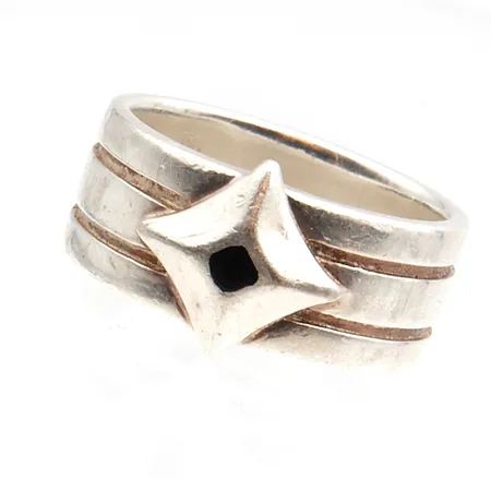 Kivisormus, koko 18¾, 925br,  Paino: 10,7 g