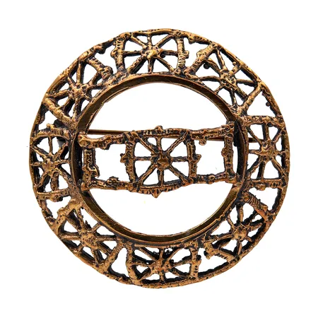 Rintakoru, Pitsi, Design Pentti Sarpaneva, Ø 47mm, pronssia