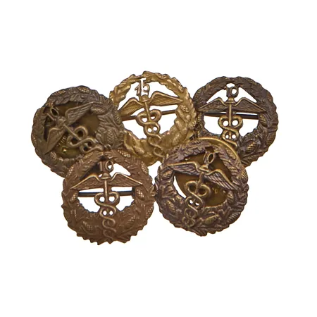 Viisi pinssiä/rintaneulaa, Keskuskauppakamari, metallia