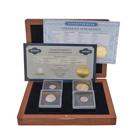 Hopearahat Sassinidien drakhma ja viikinkien hopearahat, aitoustodistukset, laatikko, hopea, Paino: 12,9 g