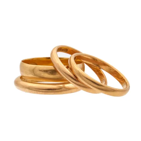 Neljä sileää sormusta, kaiverrettuja, 750, Paino: 14,3 g