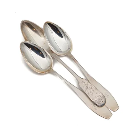 3 lusikkaa, kaiverrettu, pituus 205-215mm, 813, Paino: 148,1 g