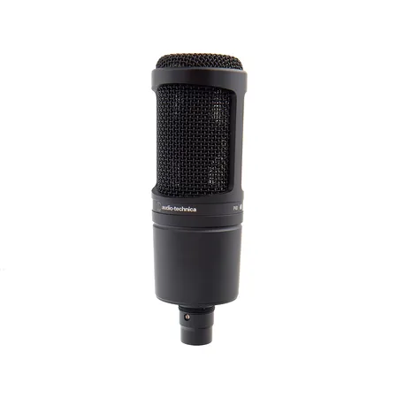 Mikrofoni Audio-Technica, AT2020, korkeus 165mm, AT8466-jalustakiinnike, ostokuitti Verkkokauppa.com 10.6.2024, mukana laatikko ja suojapussi.