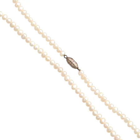 Jäljitelmähelminauha, pituus 46cm, magneettilukko, lukon hopeoinnissa kulumaa.