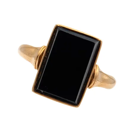 Kivisormus, koko 16¾, kaiverrettu, 750br, Paino: 4,5 g