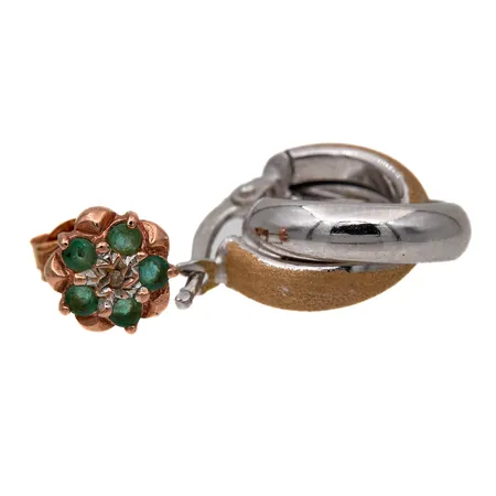 Kaksi paritonta korvakorua, 585br kelta- ja valkokulta, Paino: 2 g