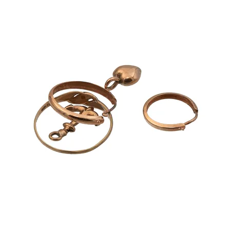 Viallisia kultakoruja, 585, Paino: 1,7 g