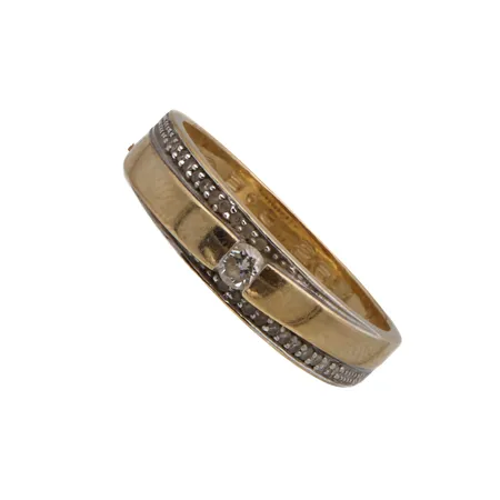 Timanttisormus 1xn.0.05ct ja 22xn.0.005ct, kaiverrettu, koko 17¼, 585 Paino: 2,4 g