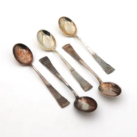 Viisi kahvilusikkaa, Tähkä, kaiverrettu, pituus 114mm, 830, Paino: 62,9 g