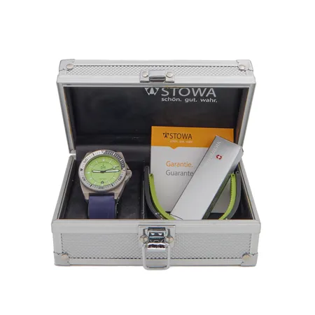 Teräsrannekello Stowa seatimer, prodriver Limette, automaatti, taulun Ø  42mm, pientä käytön jälkeä, 2 lisä ranneketta, laatikko, Stowa-Victorinox linkkuveitsi