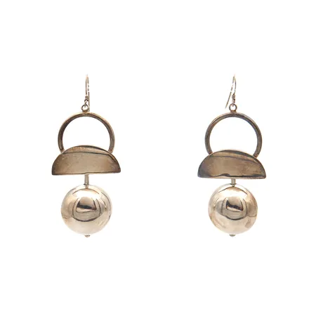 Korvakorut, korkeus 75mm, leveys 23-31mm, pallossa pieniä lommoja, 925, Paino: 29 g