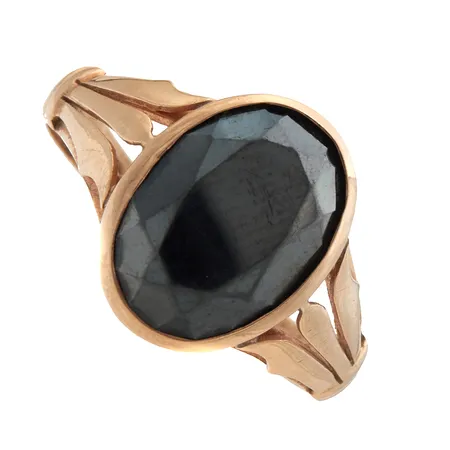 Kivikantasormus, kaiverrettu, koko 21½, kivi löysällä istutuksessa, 585br, Paino: 5,2 g